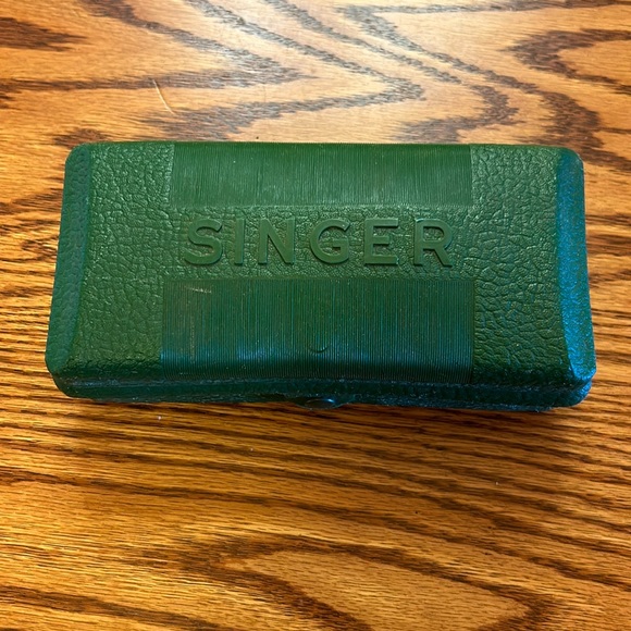 Vintage 1948 Singer Buttonholer w/ 5 button templates and Green Case #160506 - Picture 2 of 14